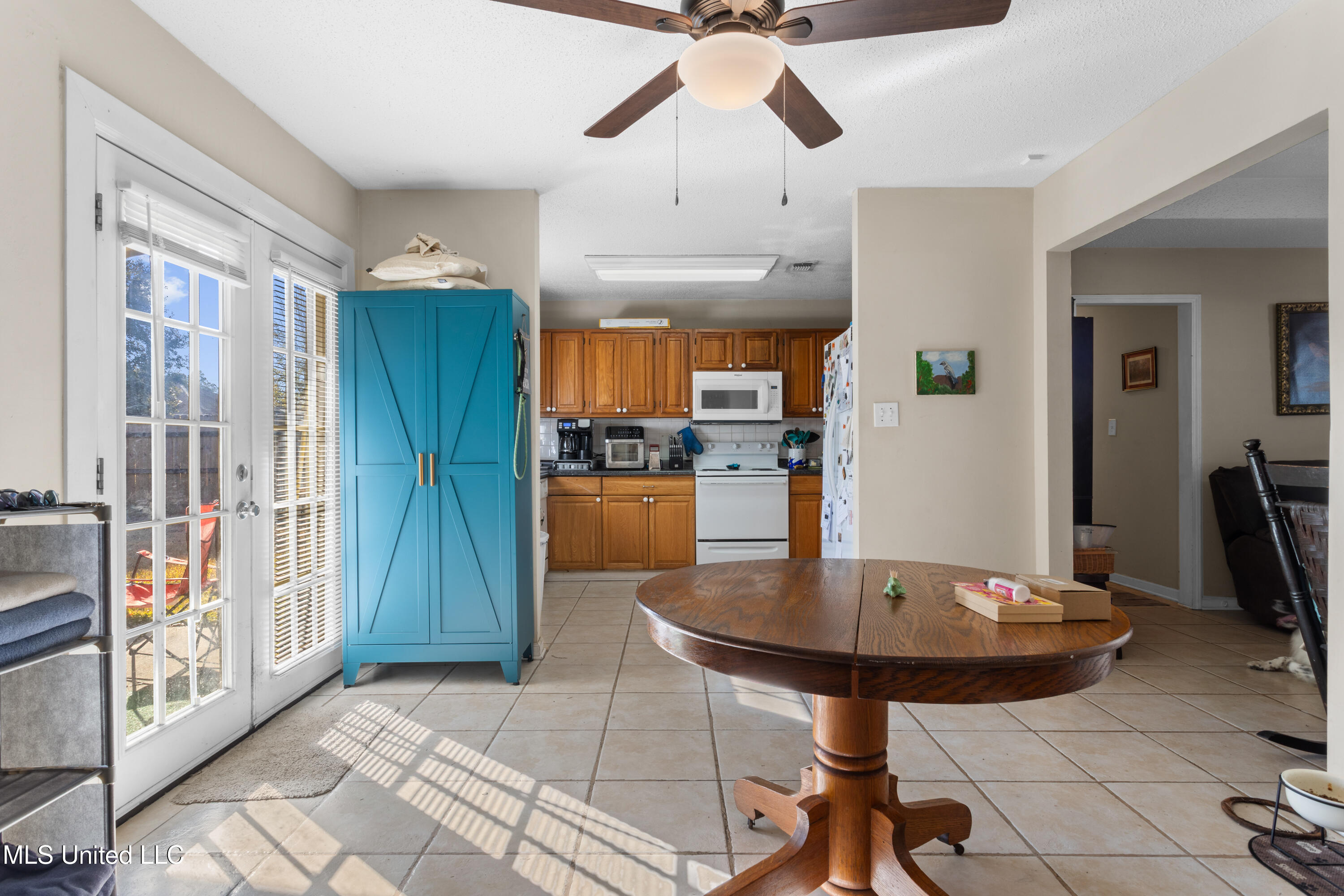 11536 Bayou Place Ocean Springs, MS 39564 - Photo 11 of 24 Natural Lighting