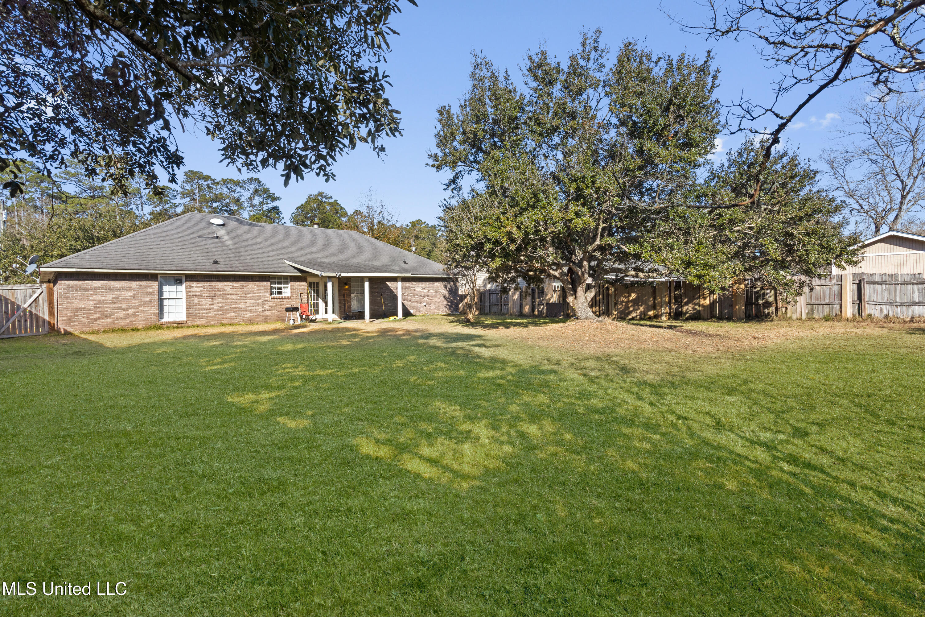 11536 Bayou Place Ocean Springs, MS 39564 - Photo 21 of 24 Large Yard
