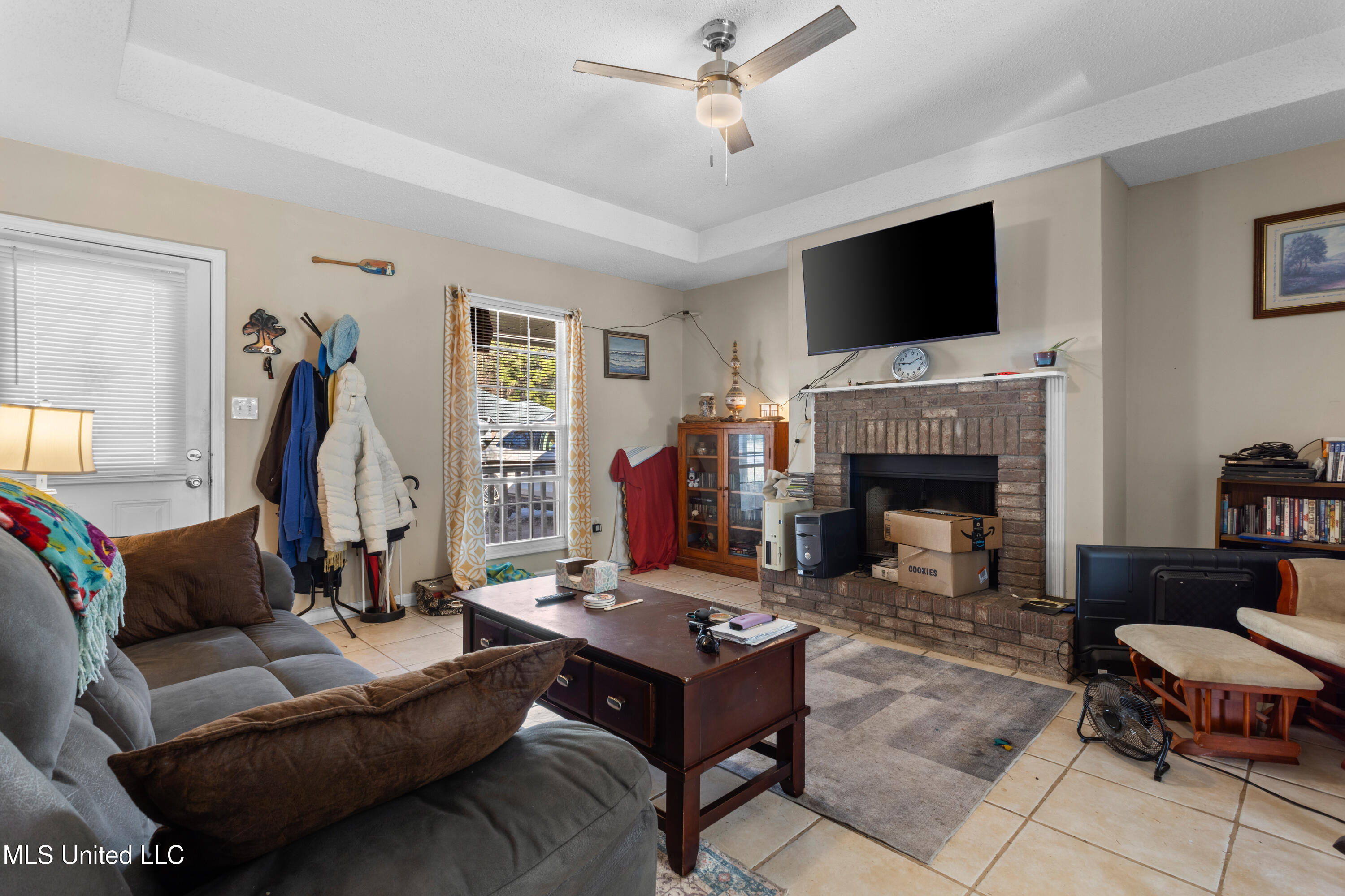 11536 Bayou Place Ocean Springs, MS 39564 - Photo 3 of 24 Fireplace