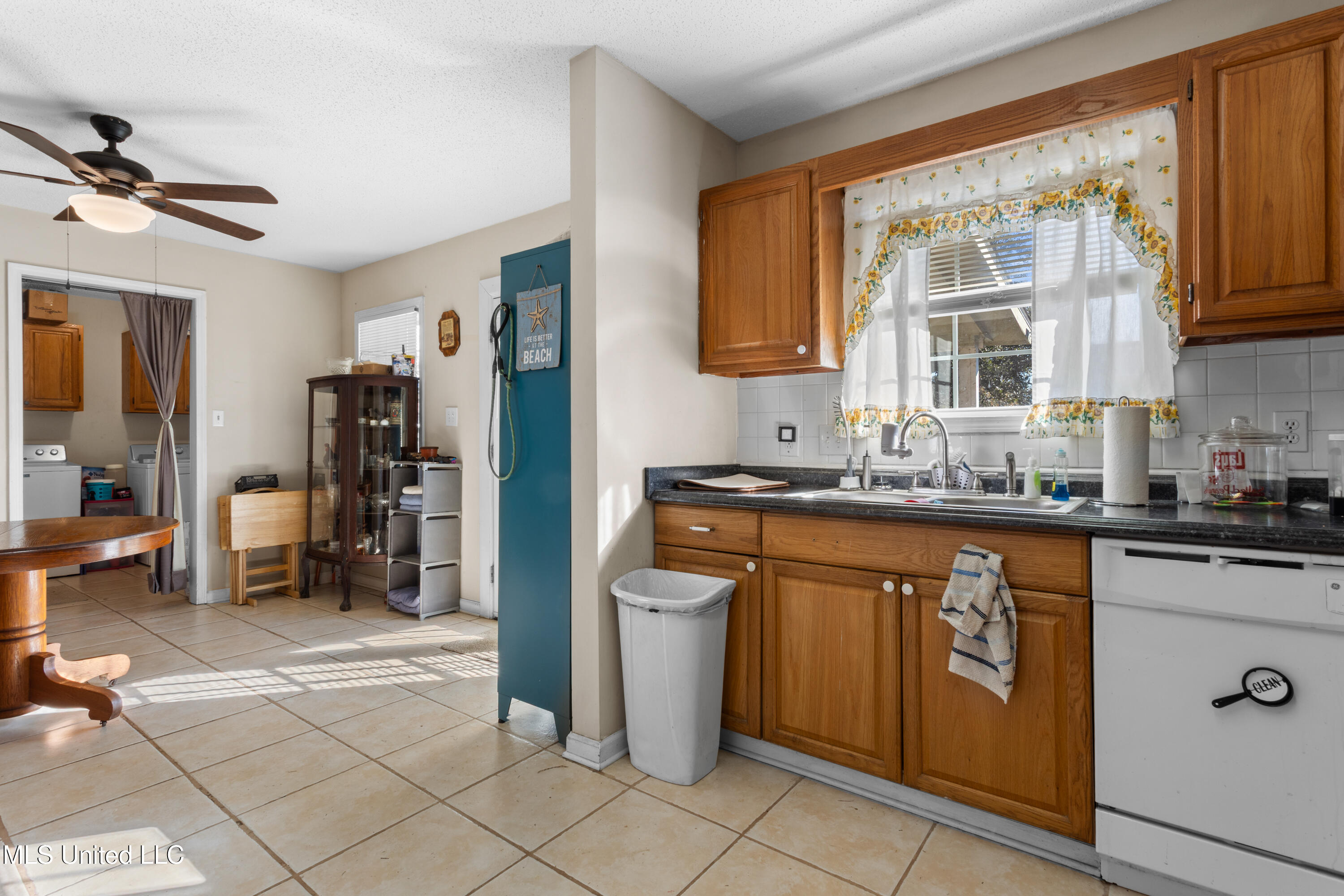 11536 Bayou Place Ocean Springs, MS 39564 - Photo 7 of 24 Natural Lighting