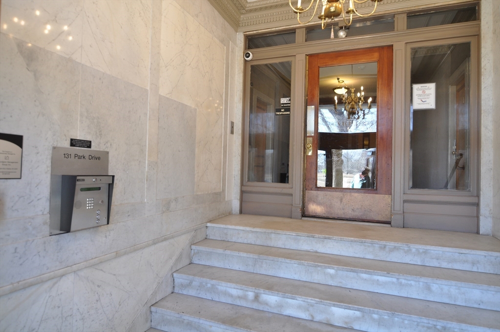 131 Park Drive, Unit 11 Boston, MA 02215 - Photo 7 of 15 a view of entryway and hall with a bath tub