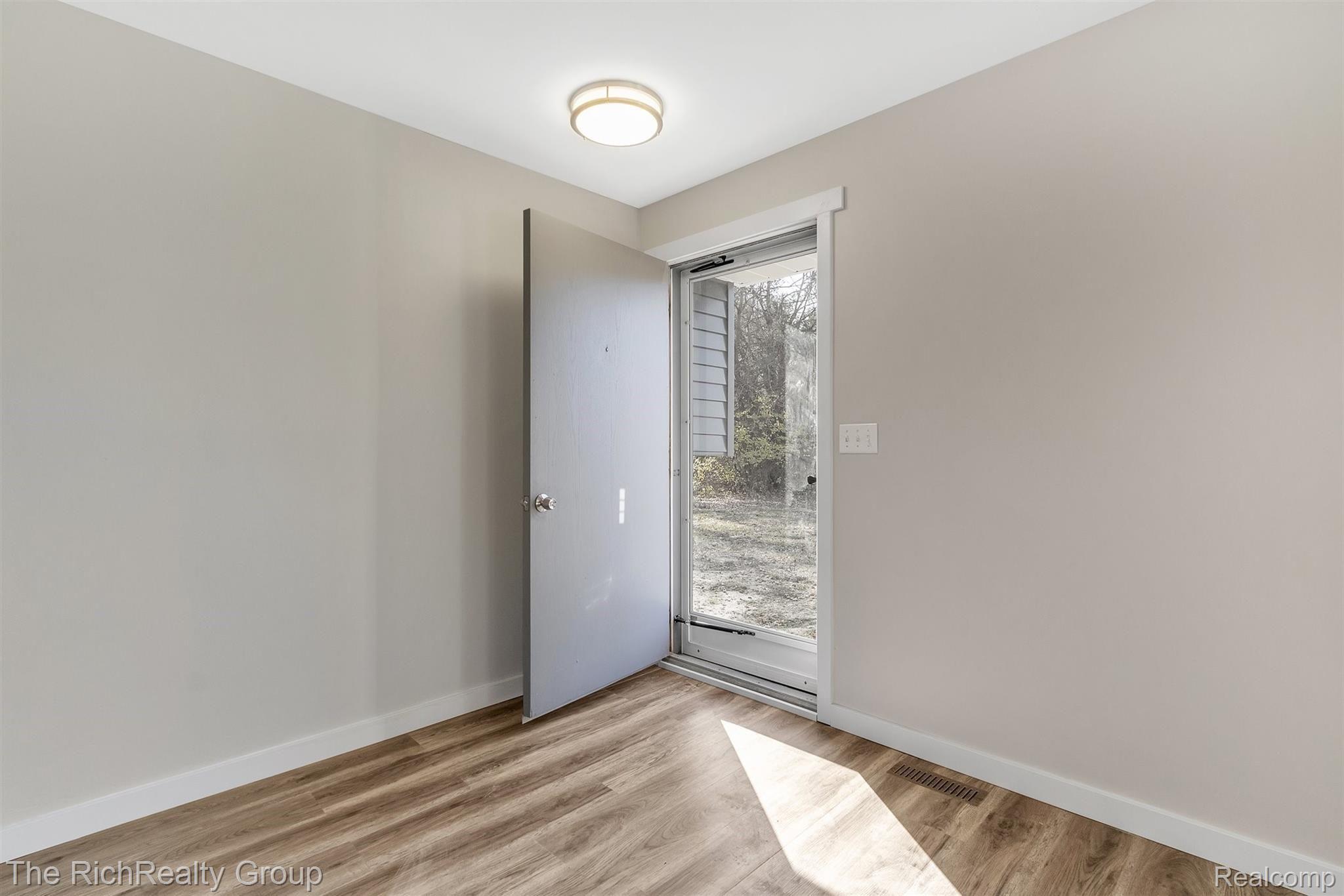 22701 Dickinson Road New Boston, MI 48164 - Photo 5 of 43 06-22701 Dickinson Rd-WindowStill-R.jpg