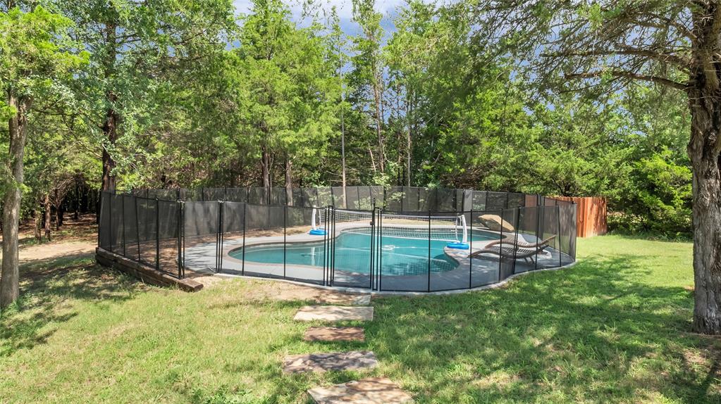 1011 Sister Grove Road Van Alstyne, TX 75495 - Photo 27 of 33 Saltwater Pool
