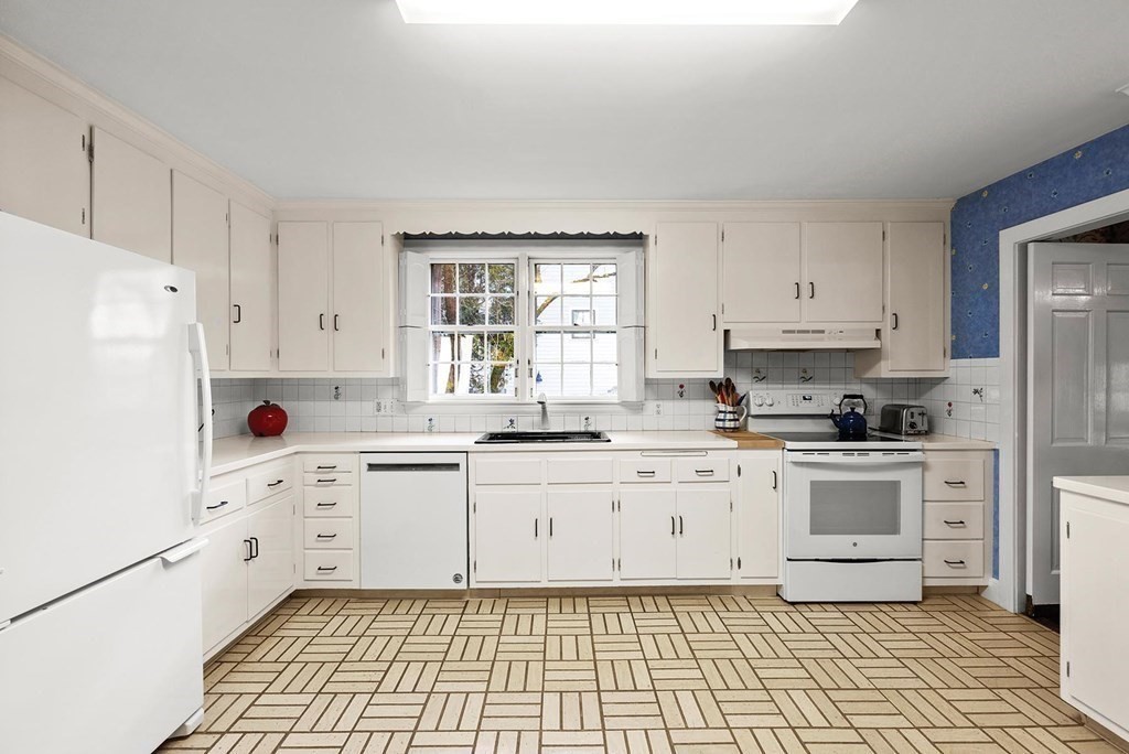 51 Beresford Road Brookline, MA 02467 - Photo 8 of 20