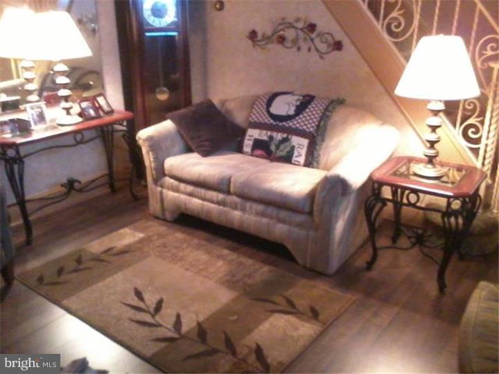 467 Ripka Street Philadelphia, PA 19128 - Photo 3 of 4