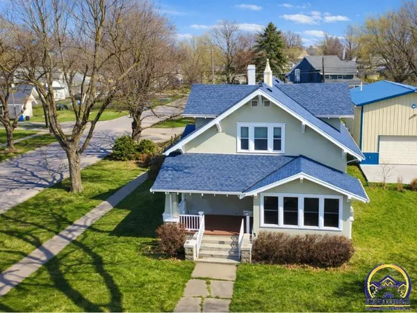 $199,999 | 214 Oregon Street, Hiawatha, KS 66434