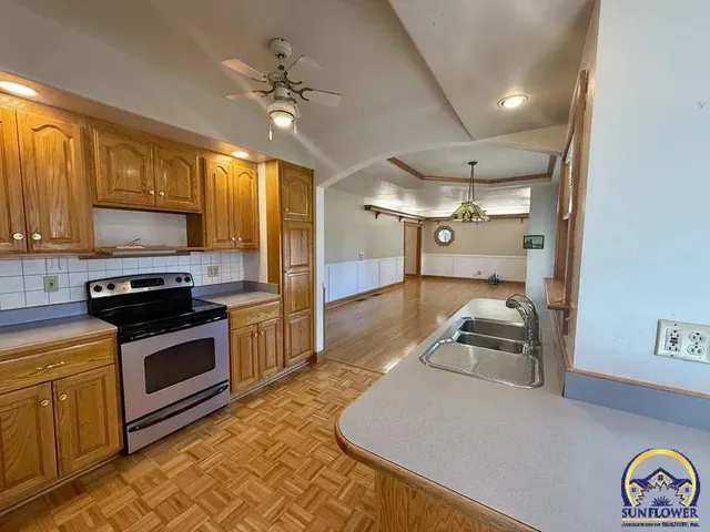 $205,000 | 214 Oregon Street, Hiawatha, KS 66434