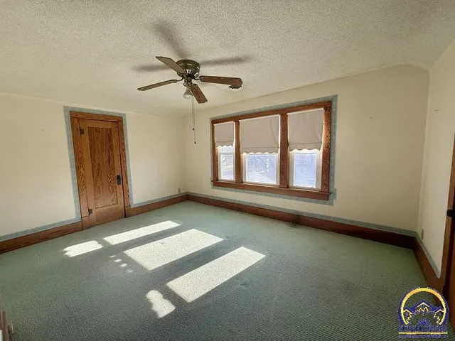 $205,000 | 214 Oregon Street, Hiawatha, KS 66434