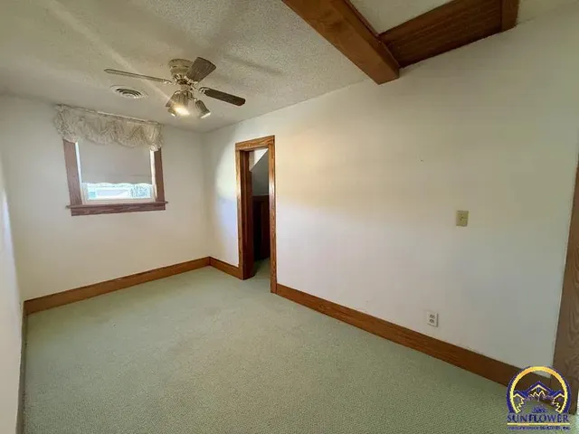 $205,000 | 214 Oregon Street, Hiawatha, KS 66434