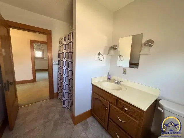 $205,000 | 214 Oregon Street, Hiawatha, KS 66434