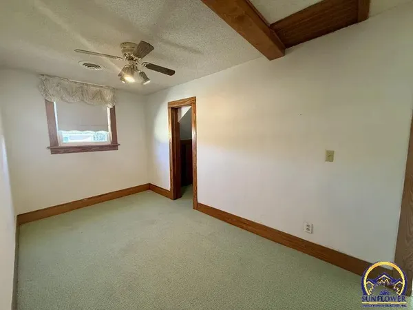 $199,999 | 214 Oregon Street, Hiawatha, KS 66434