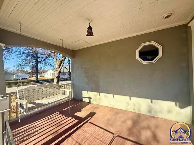 $205,000 | 214 Oregon Street, Hiawatha, KS 66434