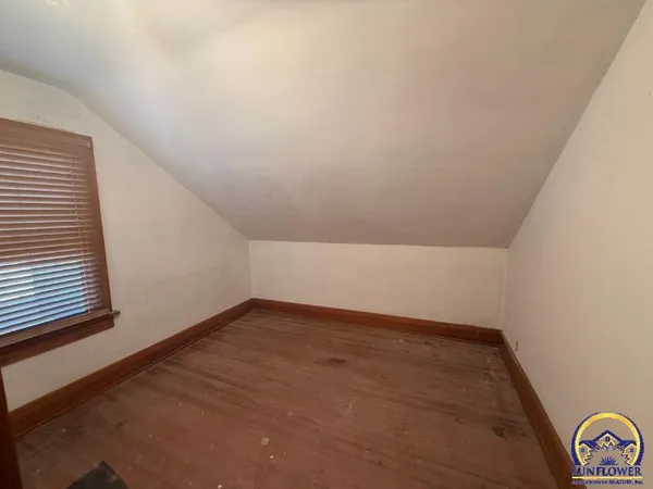 $199,999 | 214 Oregon Street, Hiawatha, KS 66434