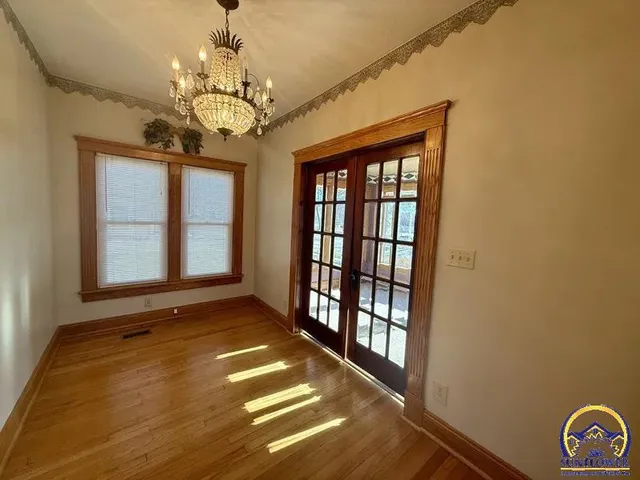 $205,000 | 214 Oregon Street, Hiawatha, KS 66434