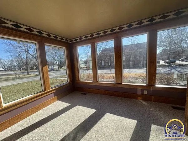 $199,999 | 214 Oregon Street, Hiawatha, KS 66434