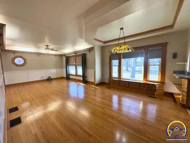 $205,000 | 214 Oregon Street, Hiawatha, KS 66434