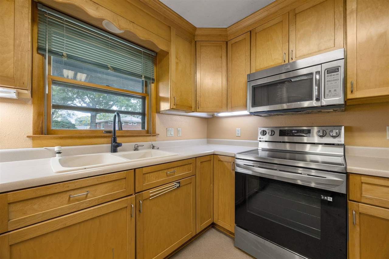 408 Terrace Road Iowa City, IA 52245 - Photo 10 of 26 Gallery Image 10