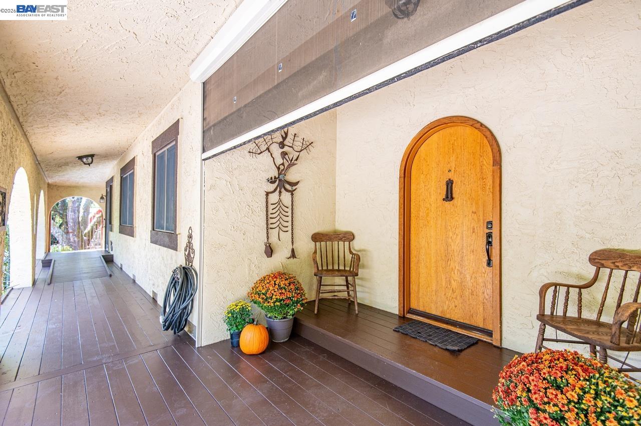 35575 Palomares Road Castro Valley, CA 94552 - Photo 5 of 85 Gallery Image 5
