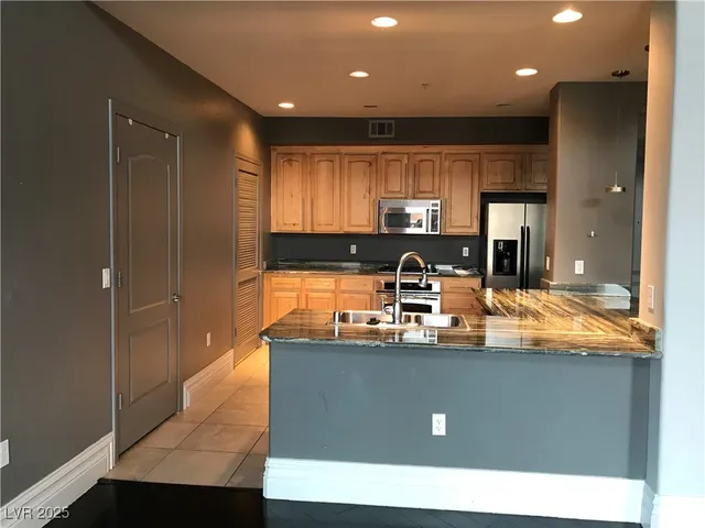 $1,895 | 56 East Serene Avenue, Unit 416, Las Vegas, NV 89123