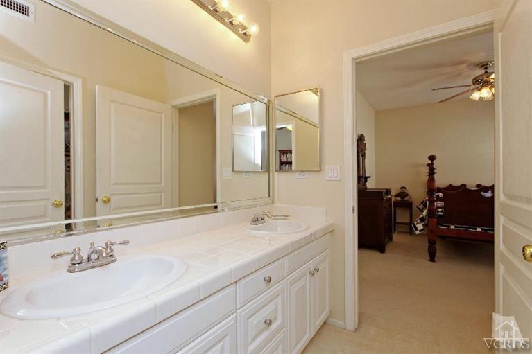 287 Knoll Ridge Road Simi Valley, CA 93065 - Photo 22 of 36 a en suite bathroom with a double vanity sink and a mirror