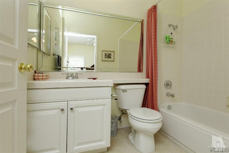 287 Knoll Ridge Road Simi Valley, CA 93065 - Photo 28 of 36 a bathroom with a sink a toilet and shower