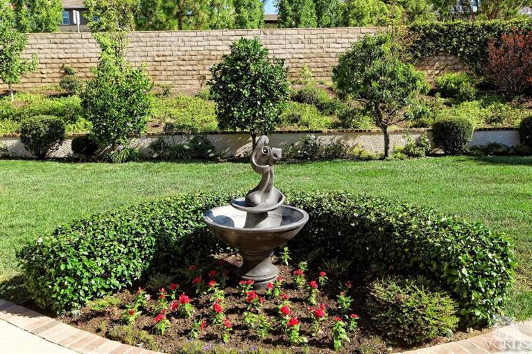287 Knoll Ridge Road Simi Valley, CA 93065 - Photo 33 of 36 a view of a garden with a fountain