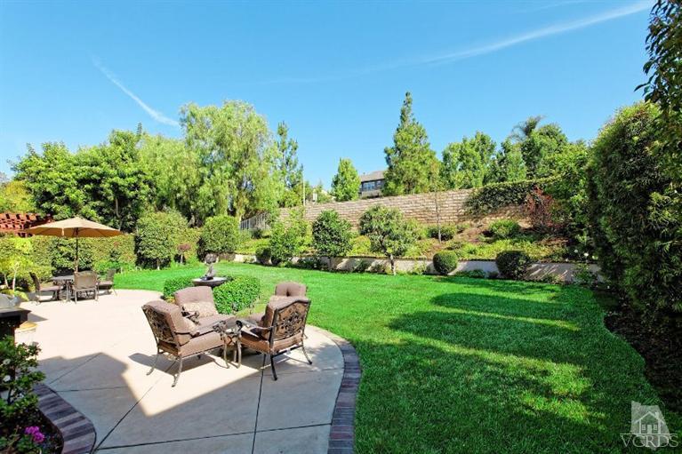 287 Knoll Ridge Road Simi Valley, CA 93065 - Photo 34 of 36 a view of a patio with furniture and garden