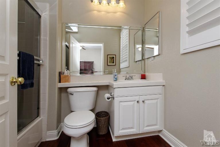 287 Knoll Ridge Road Simi Valley, CA 93065 - Photo 8 of 36 a bathroom with a toilet sink and mirror