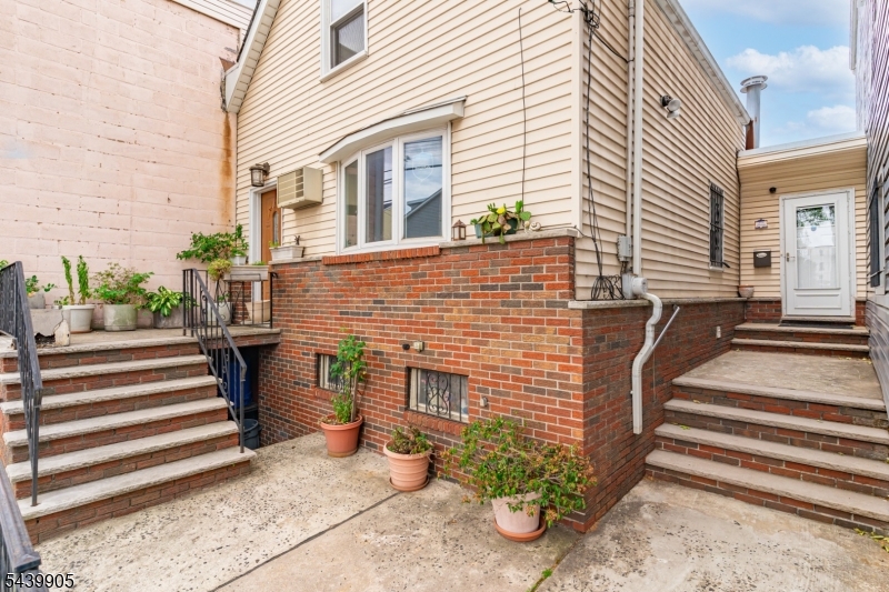 141 Walnut Street Newark, NJ 07105 - Photo 2 of 27