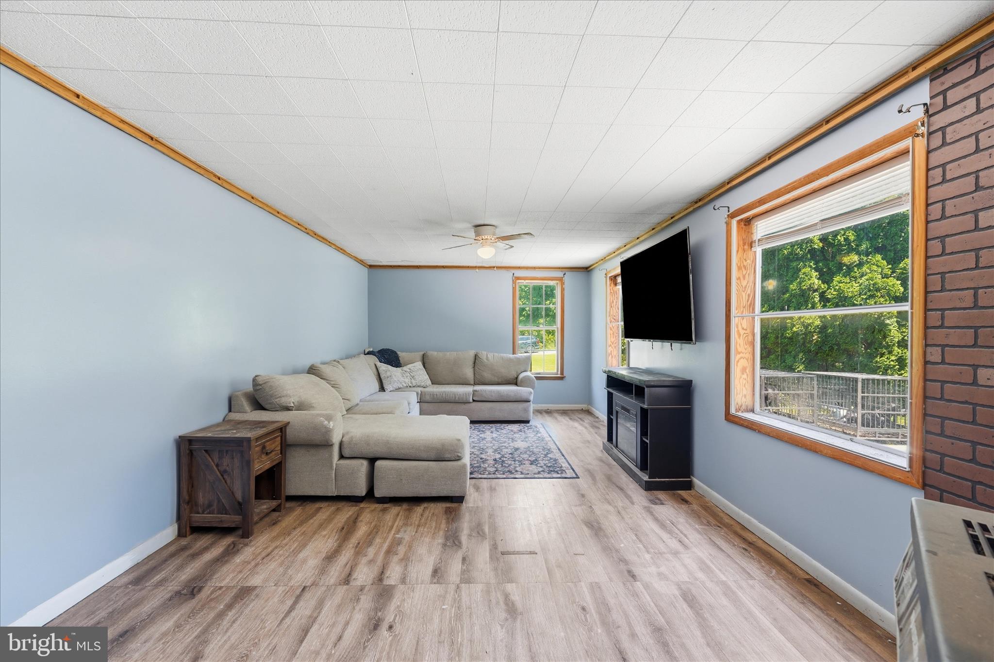 14316 Tower Road Smithsburg, MD 21783 - Photo 15 of 49 Living Room