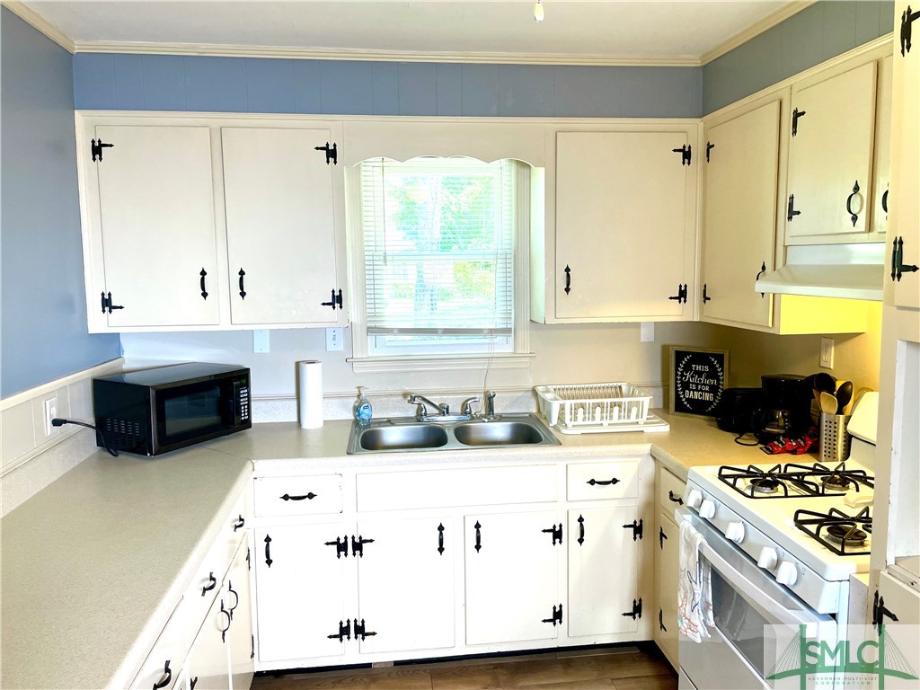 1935 Cokesbury Drive Savannah, GA 31406 - Photo 6 of 12