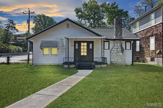 $174,900 | 404 West Kirkham Avenue, Webster Groves, MO 63119