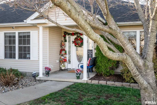 $249,900 | 411 Prince Lane, Herrin, IL 62948