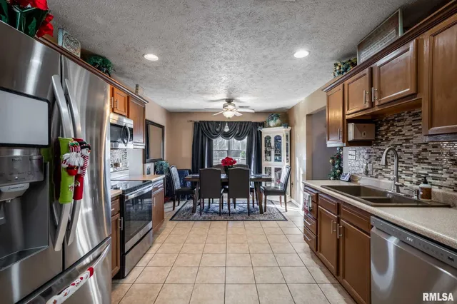 $249,900 | 411 Prince Lane, Herrin, IL 62948