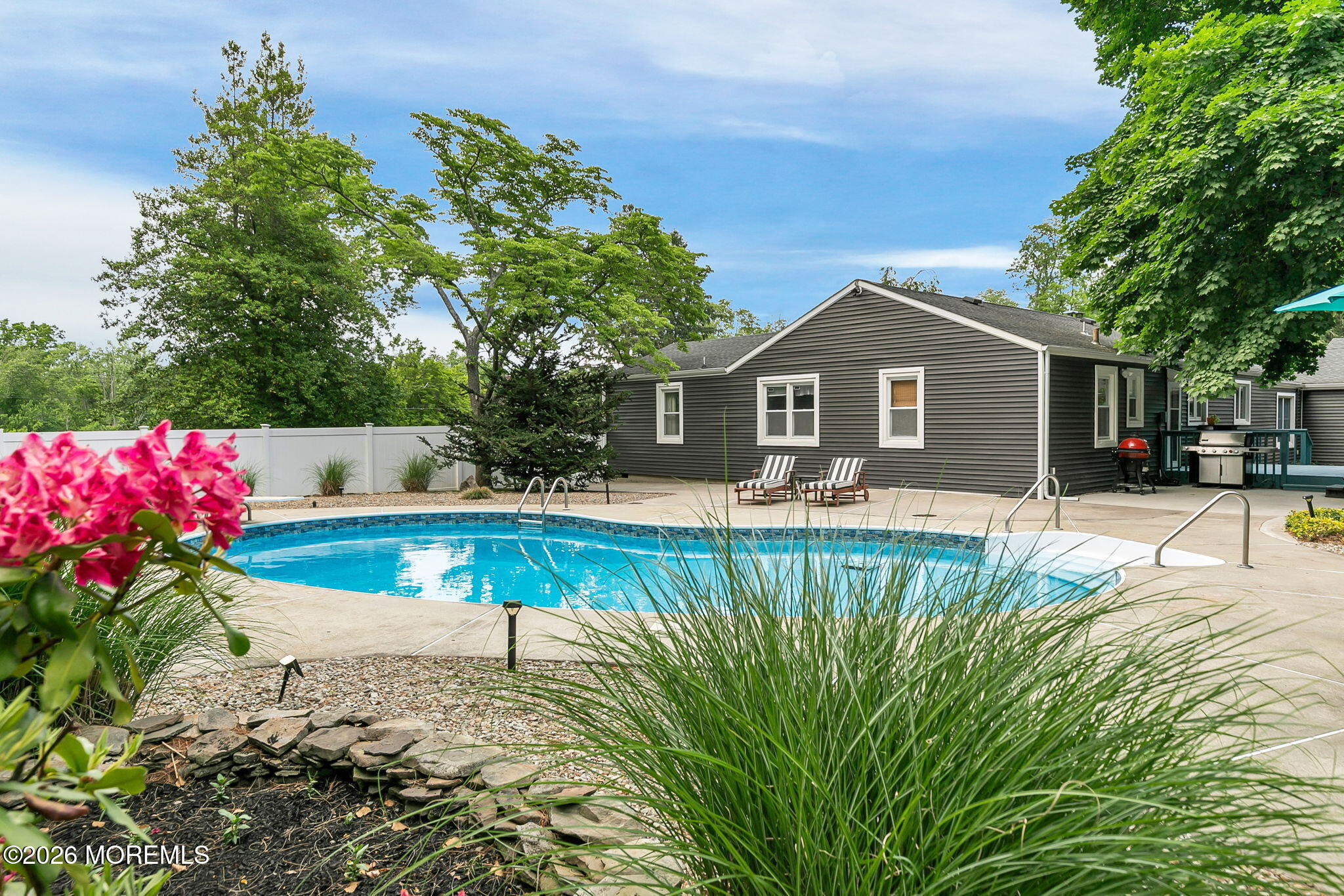 10 Tilton Road Middletown, NJ 07748 - Photo 33 of 50 LOVE THIS YARD!