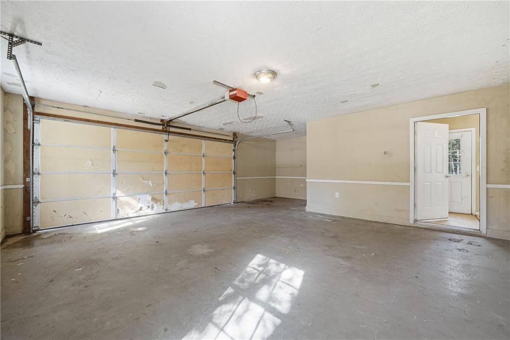 255 Countryside Lane Covington, GA 30016 - Photo 27 of 35 en empty room with windows and ceiling fan