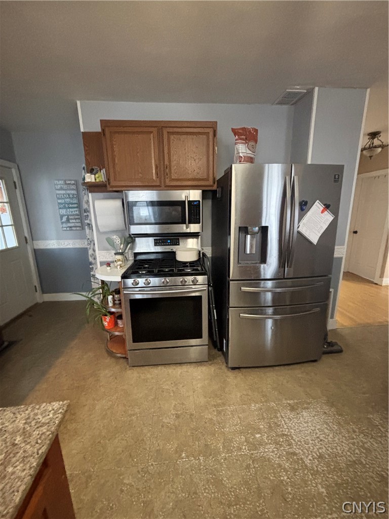23 Phillips Street Lysander, NY 13027 - Photo 9 of 28