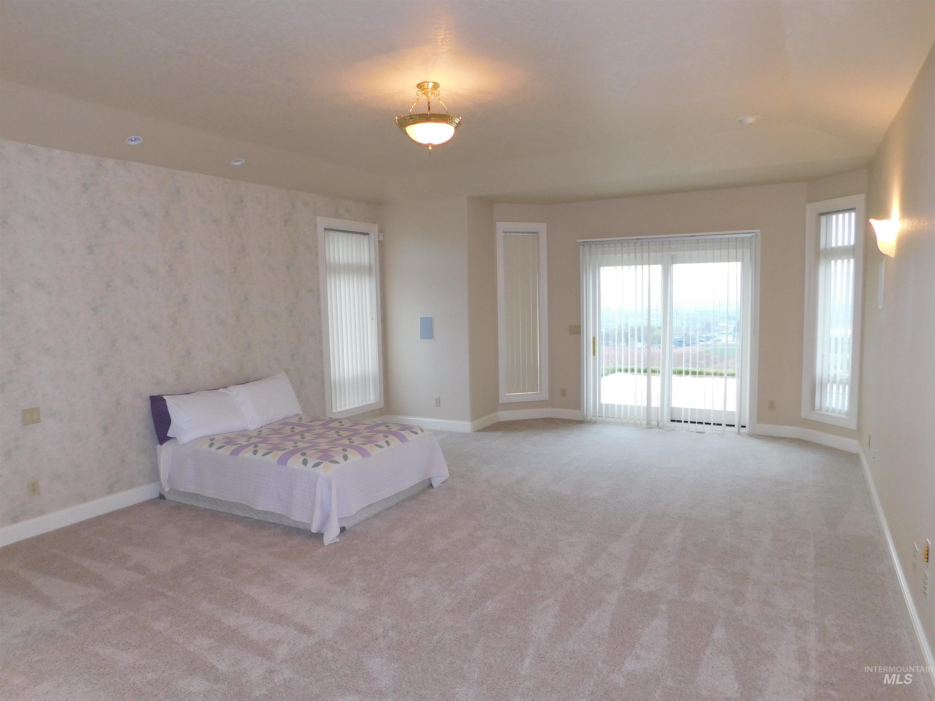 17777 Allendale Road Wilder, ID 83676 - Photo 15 of 50 Private bedroom with access to outside