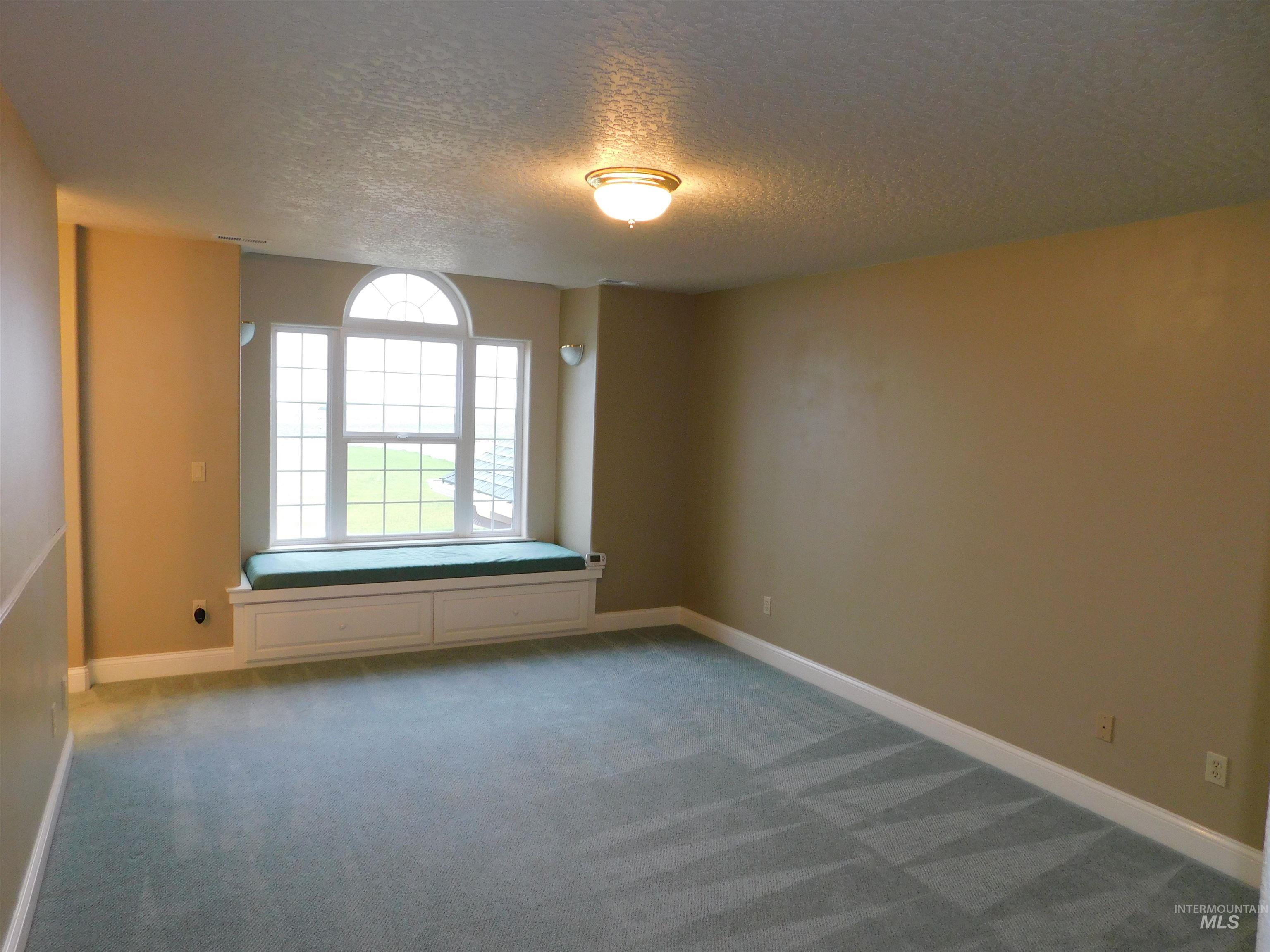 17777 Allendale Road Wilder, ID 83676 - Photo 21 of 50 Shares a Jack and Jill bathroom