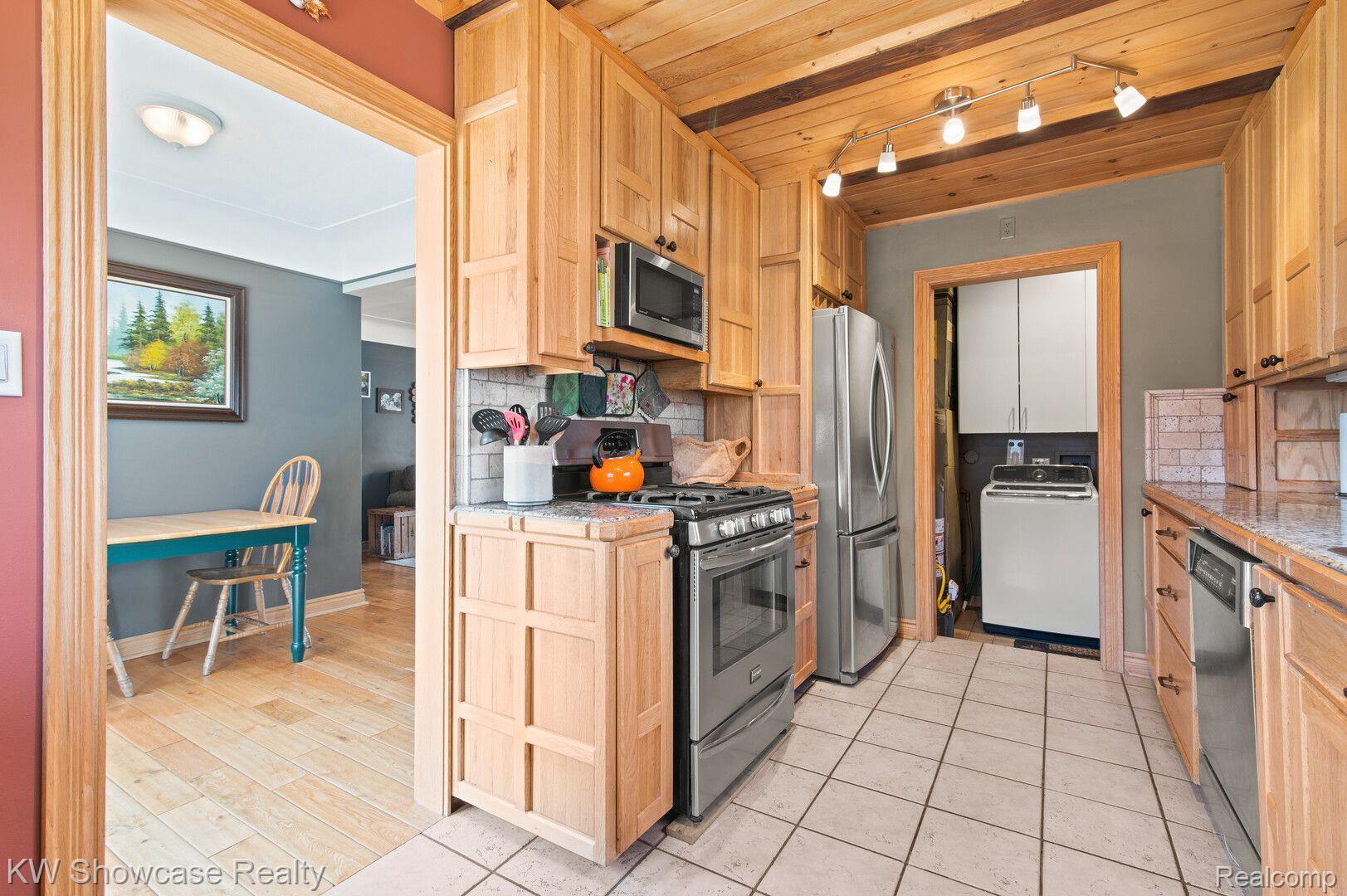 16382 Farmington Road Livonia, MI 48154 - Photo 11 of 40 Gallery Image 11