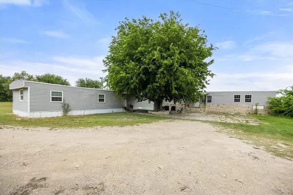 a view of a house with a backyard