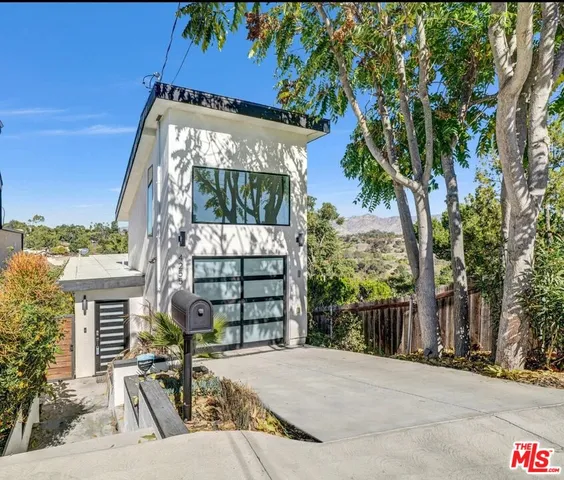 a house view with a outdoor space