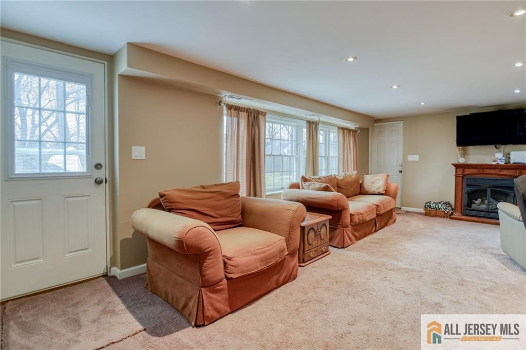 499 Old Stage Road Spotswood, NJ 08884 - Photo 13 of 27