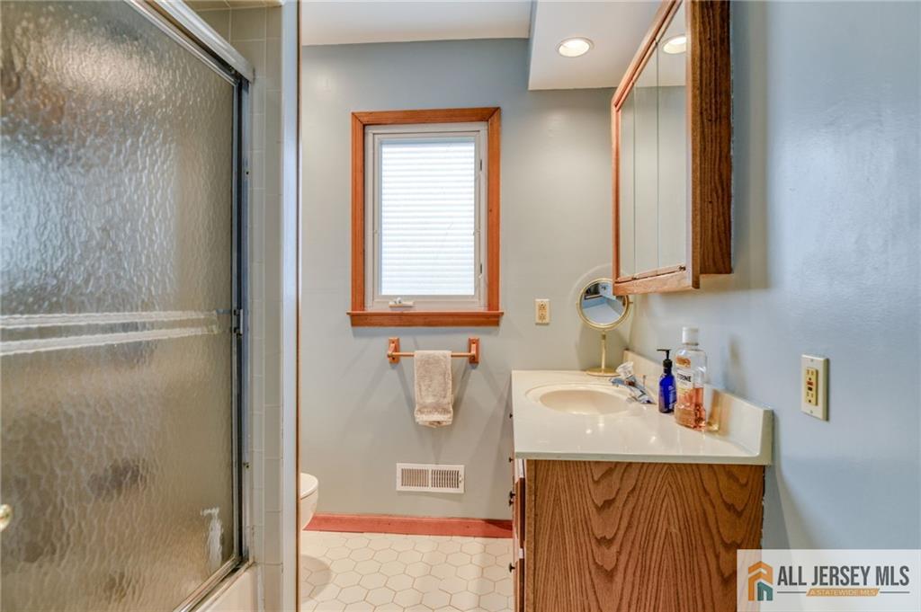 499 Old Stage Road Spotswood, NJ 08884 - Photo 18 of 27