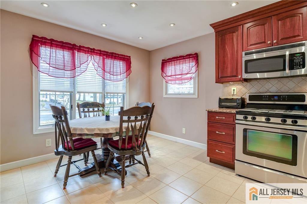 499 Old Stage Road Spotswood, NJ 08884 - Photo 9 of 27