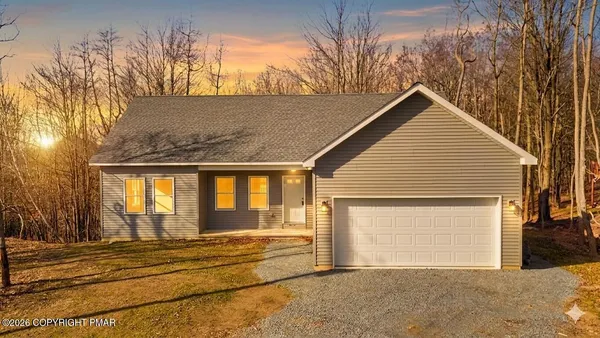 $2,200 | 102 Eagle View Run, Long Pond, PA 18334