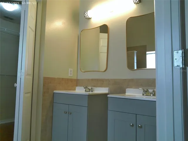 a bathroom with 2 sink and a mirror