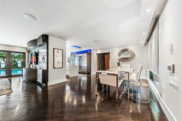 a view of a livingroom and dining room