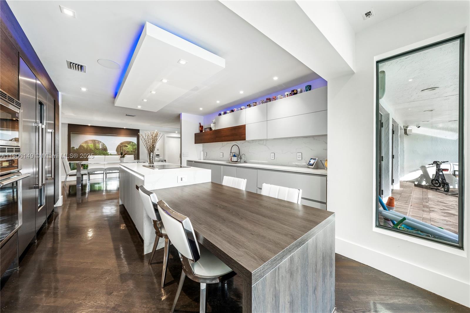 5820 Palm Tree Road Plantation, FL 33317 - Photo 9 of 23 a kitchen with a table and chairs in it