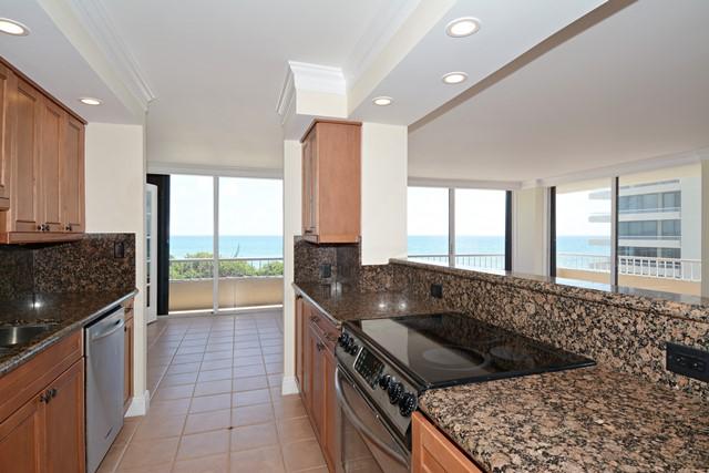 5550 North Ocean Drive, Unit 4A Riviera Beach, FL 33404 - Photo 11 of 25 10_5550NOceanDr_Unit4A_2010_HiRes